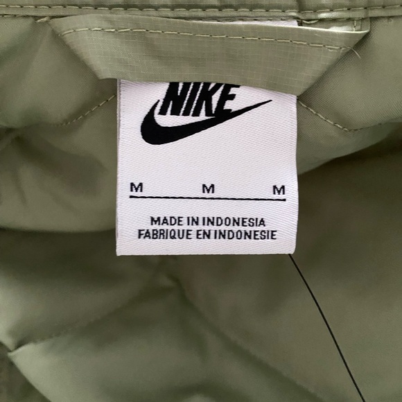 Nike Women's Oversized Quilted Green Medium NWT - Picture 4 of 9